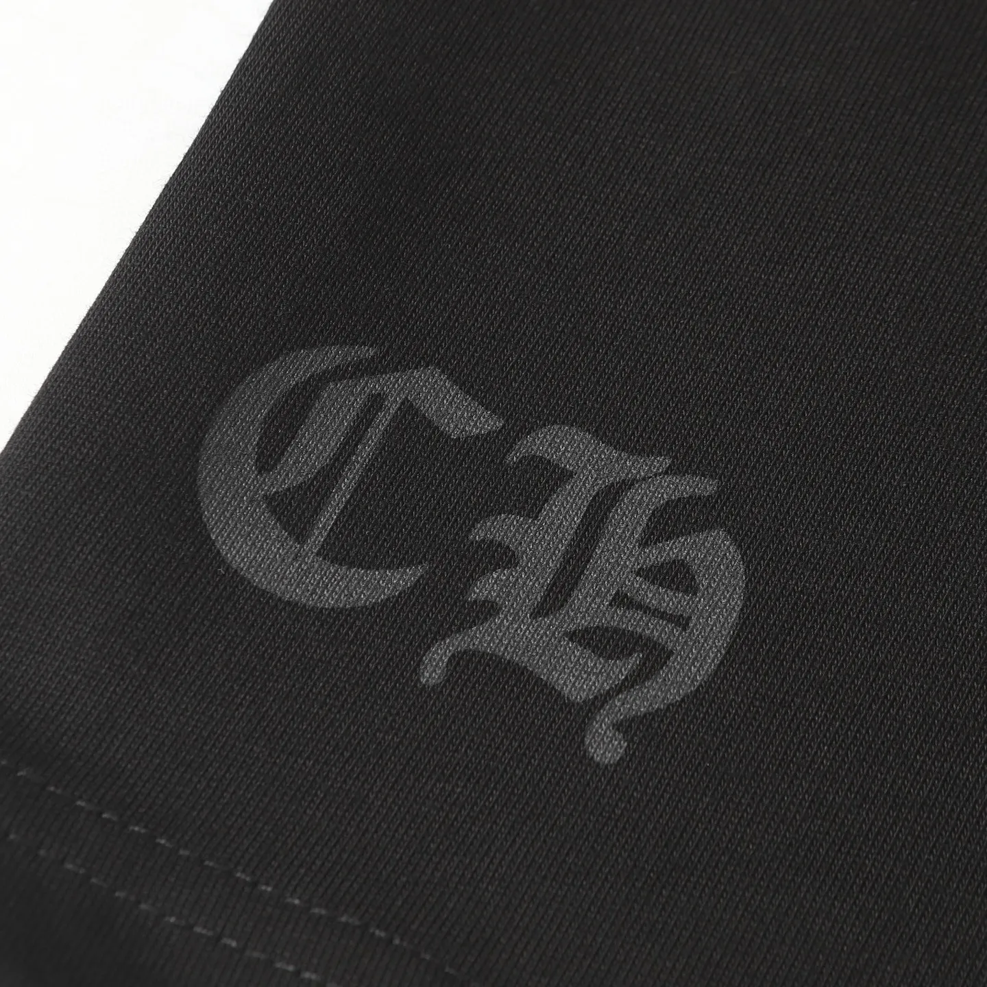 🅿️180 Chrome hearte/Chrome heart ch 25ss early spring Sanskrit letter printed short-sleeved T-shirt. A must-have item for daily commuting for men and women in light luxury. The correct version is welcome to compare. Detailed features: ·280 grams of 100% pure cotton double yarn jersey fabric. ·Custom-dyed in the same vat with special thickened 32 count double-strand 1x1 thread. ·Double-needle cross-stitching process. ·Original main mark washed hangtag. Color: black white. Size: XS-L